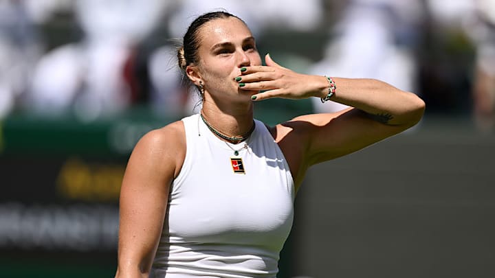 Aryna Sabalenka inició con el pie derecho su participación en Wimbledon. Aryna Sabalenka inició con el pie derecho su participación en Wimbledon.