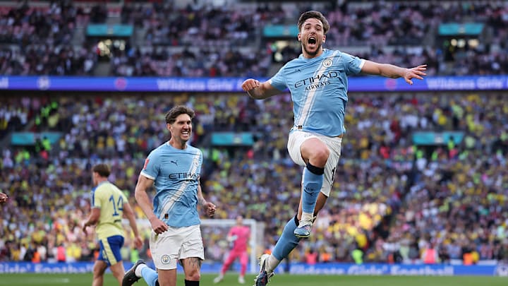 Nico Gonzalez celebra el segundo gol del Manchester City.