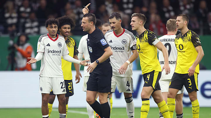 Schiedsrichter Sven Jablonski konnte bei Frankfurt - Dortmund nicht auf den VAR zurückgreifen