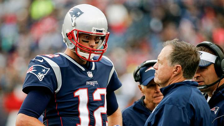 Tom Brady junto al coach Bill Belichick, en los viejos tiempos de los Patriots.