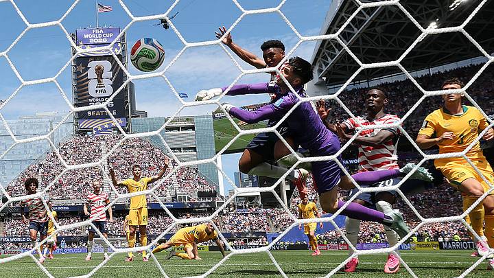 Alex Freeman anota el segundo gol de Estados Unidos para su victoria contra Australia. Alex Freeman anota el segundo gol de Estados Unidos para su victoria contra Australia.