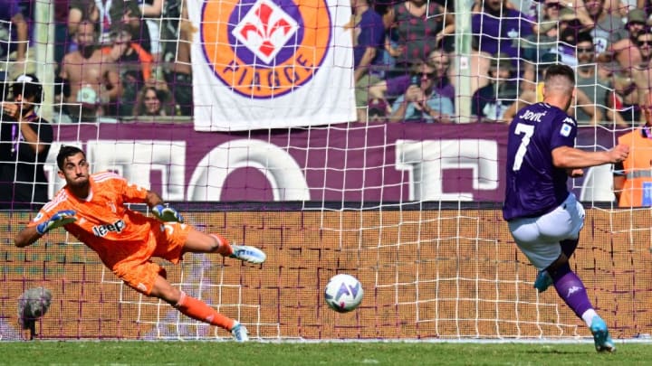 Mattia Perin defende pênalti de Luka Jovic