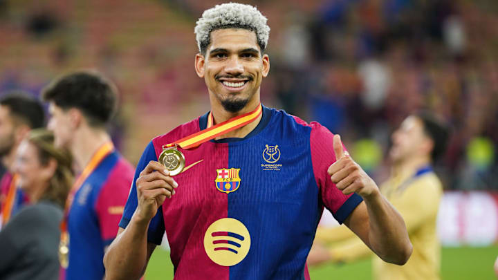 Barcelona's Uruguayan player Ronald Federico Araujo da Silva...