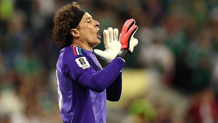 De Alemania 2006 a Norteamérica 2026: los guantes que marcaron la carrera de Memo Ochoa
