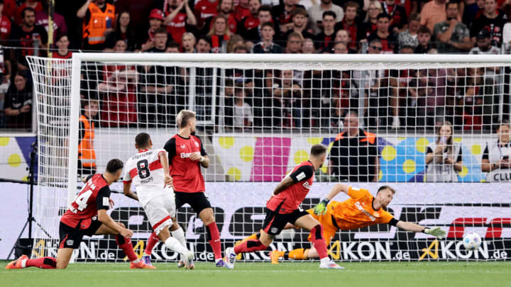 Enzo Millot, Lukas Hradecky