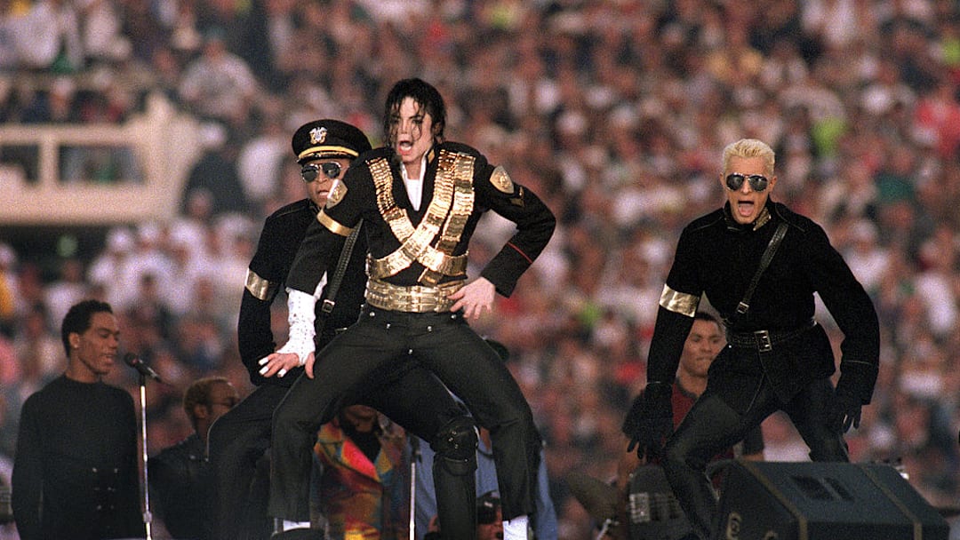 Michael Jackson se presentó en el show de medio tiempo mientras los Dallas Cowboys enfrentaban a los Buffalo Bills en el Super Bowl XXVII en el Rose Bowl, el 31 de enero de 1993 en Pasadena, California. Los Cowboys ganaron 52–17