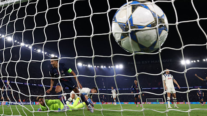 TOPSHOT-FBL-EUR-C1-PSG-ATALANTA