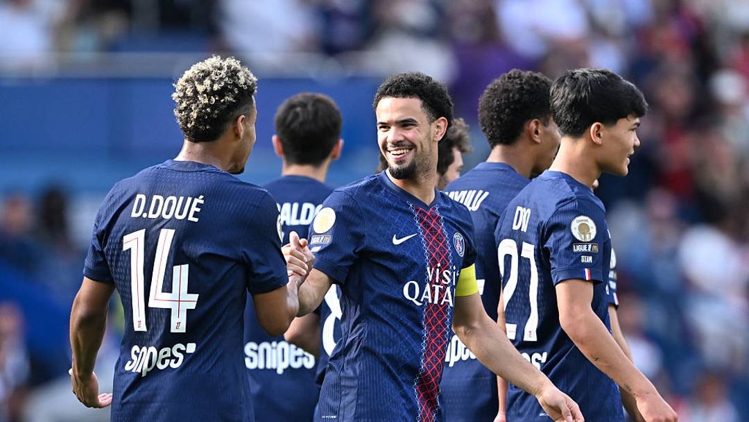 PSG are forced into a change at right back.