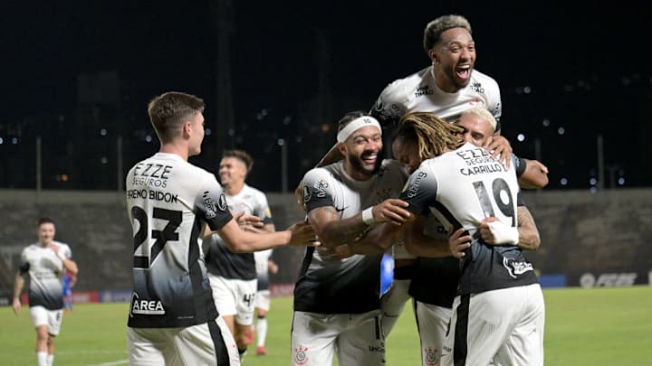 FBL-LIBERTADORES-UCENTRALVEN-CORINTHIANS