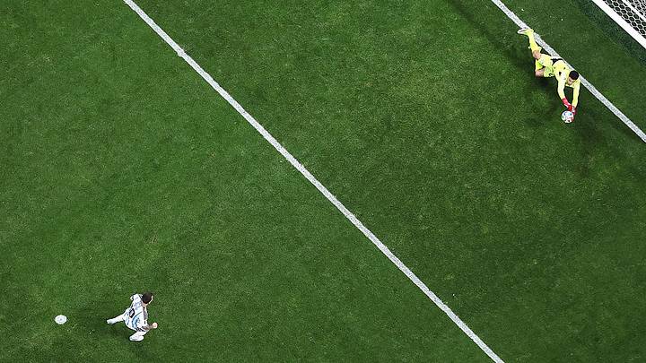 El arquero Mostafa Shoubir le detiene un penal a Leo Messi cuando Argentina caía 0-1 en los Octavos del Mundial 2026. El arquero Mostafa Shoubir le detiene un penal a Leo Messi cuando Argentina caía 0-1 en los Octavos del Mundial 2026.
