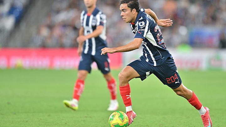 Iker Fimbres lució con Rayados y fue recompensado con la nominación a Jugador del Partido.