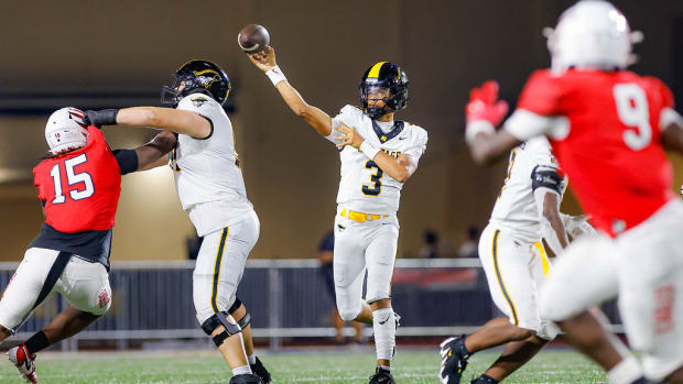 American Heritage quarterback Dia Bell throwing against Milton defense 