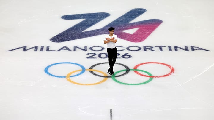 Donovan Carrillo entrena en la pista de hielo de Milano-Cortina 2026.