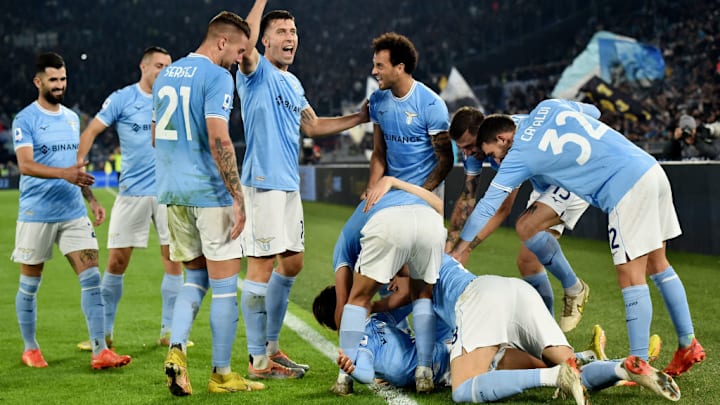 Luka Romero of SS Lazio celebrates with team mates after...