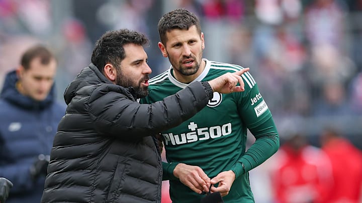 Coach Goncalo Feio of Legia Warszawa (L) and Pawel Wszolek