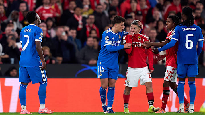 Momento del incidente entre Prestianni y Vinicius Junior, en el juego Benfica vs. Real Madrid.