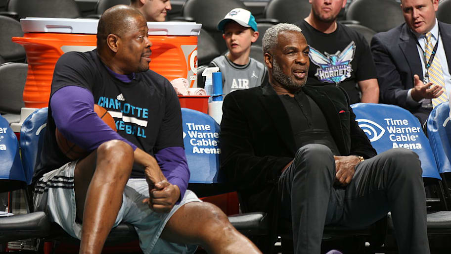 Oakley and Ewing chat in 2016 before the MSG incident. | Kent Smith/NBAE via Getty Images