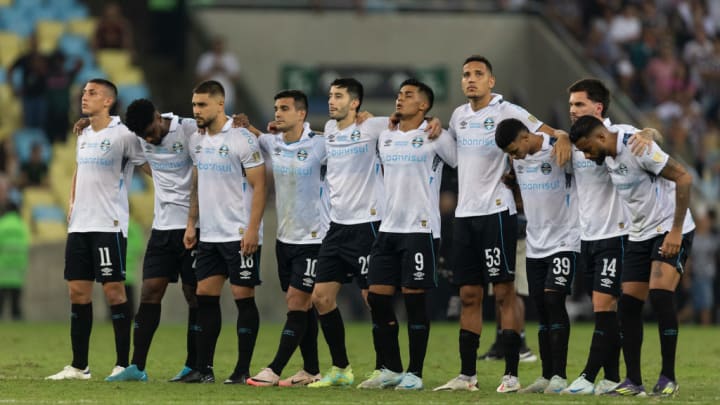 Elenco do Grêmio em jogo contra o Fluminense na Libertadore