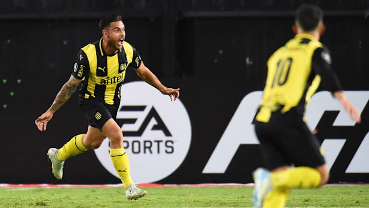 FBL-LIBERTADORES-PENAROL-SANANTONIO