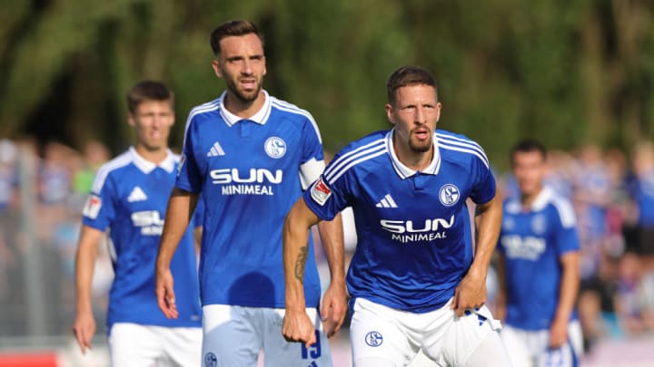 FC Schalke 04 v FC Twente - Pre-Season Friendly