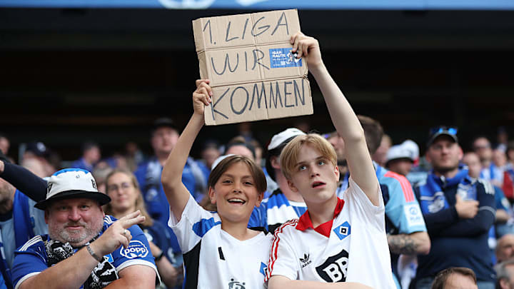 Auch die jungen HSV-Fans freuen sich über den Aufstieg ihrer Mannschaft.