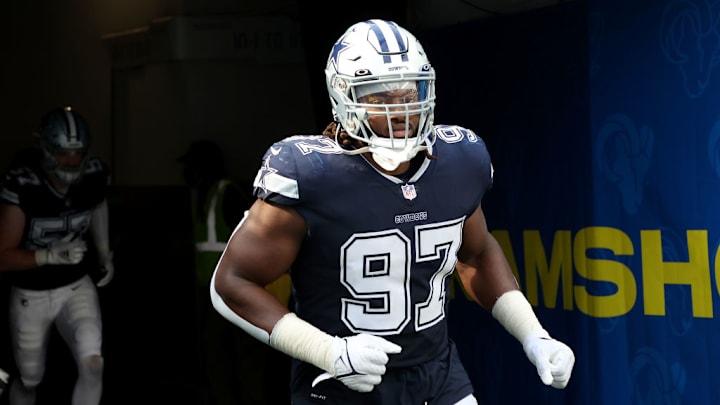 El liniero defensivo Osa Odighizuwa fue enviado por los Cowboys a San Franisco.