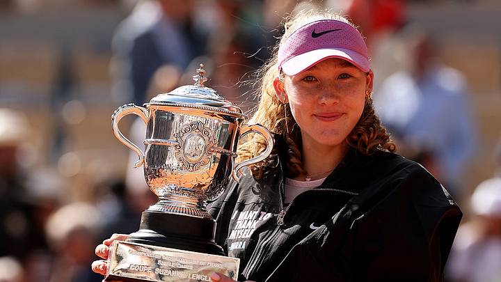 Mirra Andreeva ganó su primer Grand Slam al coronarse en Roland Garros. Mirra Andreeva ganó su primer Grand Slam al coronarse en Roland Garros.