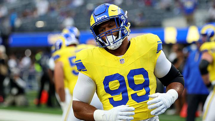 Aaron Donald se reincorporó a los Rams para su primer partido desde 2023. Aaron Donald se reincorporó a los Rams para su primer partido desde 2023.