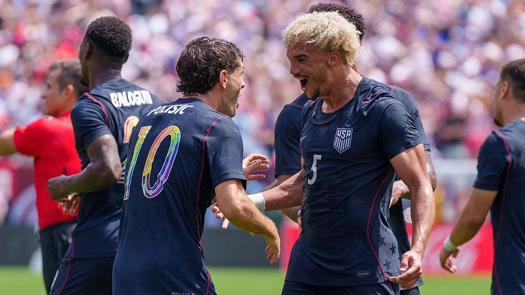 คริสเตียน พูลิซิช, แอนโทนี โรบินสัน