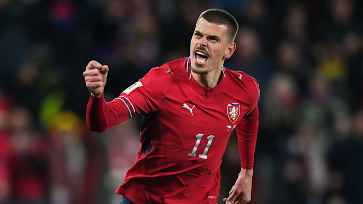 Jan Kliment celebra el pase de Chequia, que enfrentará a Dinamarca por el boleto al Mundial 2026.