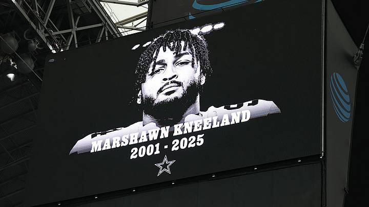 El ex ala defensiva de los Dallas Cowboys, Marshawn Kneeland, fue diagnosticado de manera póstuma con Encefalopatía Traumática Crónica (CTE) en etapa 1 en julio de 2026 El ex ala defensiva de los Dallas Cowboys, Marshawn Kneeland, fue diagnosticado de manera póstuma con Encefalopatía Traumática Crónica (CTE) en etapa 1 en julio de 2026