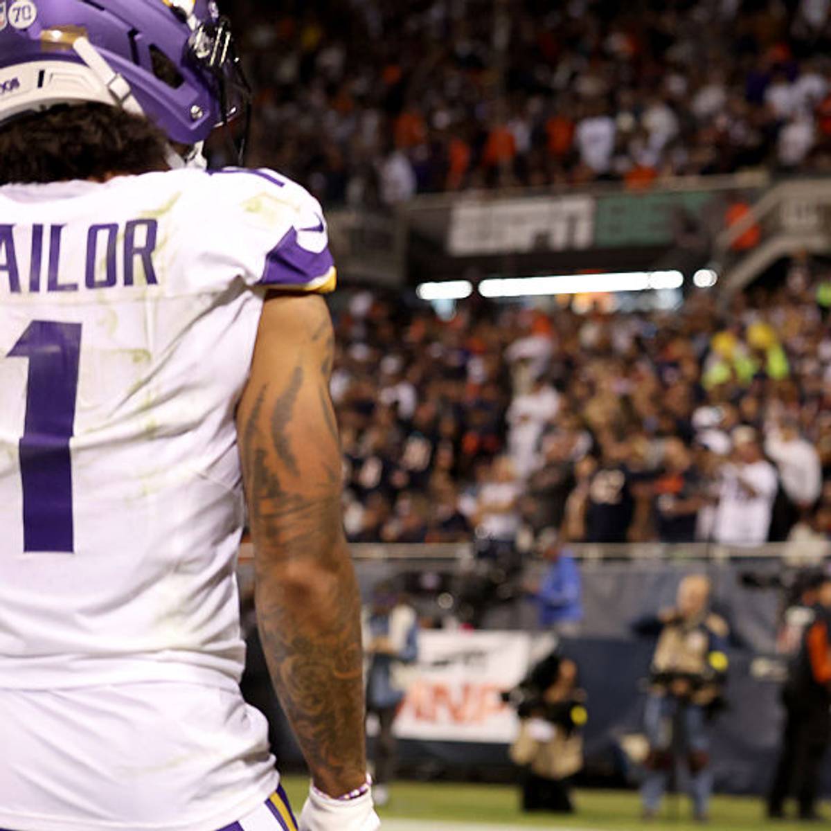 J.J. McCarthy Sizzles As Caleb Williams, Bears Fall Flat on Monday Night  Football
