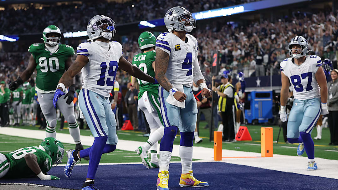 Dak Prescott comandó la ofensiva de Dallas para ganarle a Eagles.