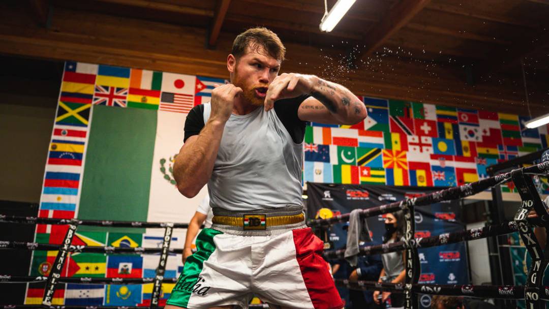 Canelo Álvarez entrena en España para su próxima pelea. 