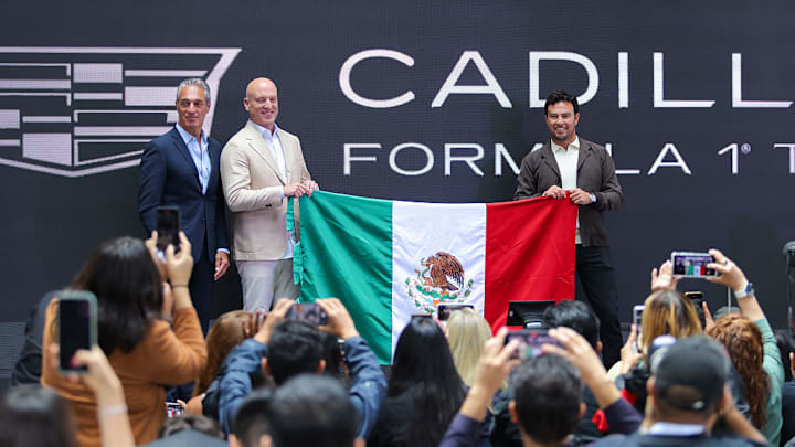Carlos Slim (Izq), ve como una gran oportunidad la llegada de Checo Pérez a Cadillac.