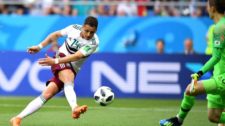 Chicharito Hernández anota contra Corea del Sur durante la Fase de Grupos del Mundial Rusia 2018. Chicharito Hernández anota contra Corea del Sur durante la Fase de Grupos del Mundial Rusia 2018.