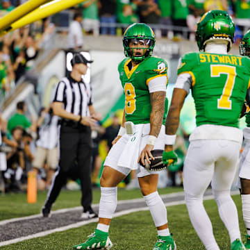 oregon ducks dillon gabriel, evan stewart