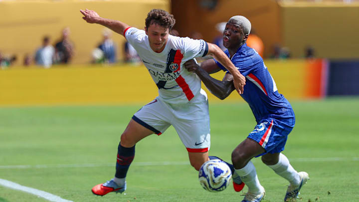 João Neves, Moisés Caicedo