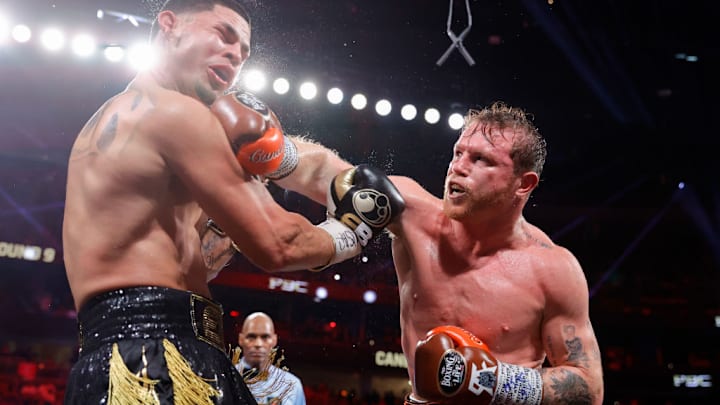 El Canelo Álvarez goza de la virtud de ser un peleador con recursos variados y, por supuesto, mucho poder. ¡Cuidado con su volado de derecha!