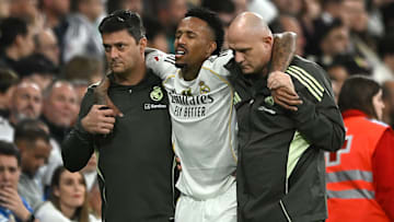 Éder Militão (center) is in for another lengthy spell on the sidelines.