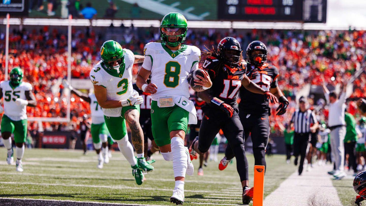 Oregon Ducks vs. Oregon State Beavers PHOTOS: Dillon Gabriel Nearly Perfect