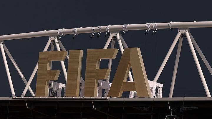 La FIFA anunció que se abrirá a inversiones privadas, lo que ha desatado el rechazo de la UEFA y diversas confederaciones. La FIFA anunció que se abrirá a inversiones privadas, lo que ha desatado el rechazo de la UEFA y diversas confederaciones.