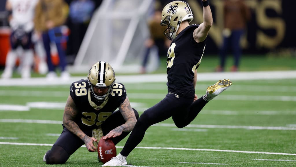 Blake Grupe kicks a field goal against the Chicago Bears.