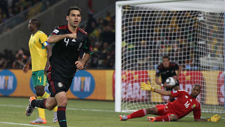 Rafael Márquez anotó el gol del empate en el juego inaugural del Mundial de Sudáfrica 2010. Rafael Márquez anotó el gol del empate en el juego inaugural del Mundial de Sudáfrica 2010.