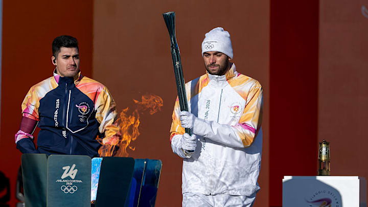 El nadador italiano Gregorio Paltrinieri, ganador de una medalla olímpica, fue el primer portador de la llama olímpica. El nadador italiano Gregorio Paltrinieri, ganador de una medalla olímpica, fue el primer portador de la llama olímpica.