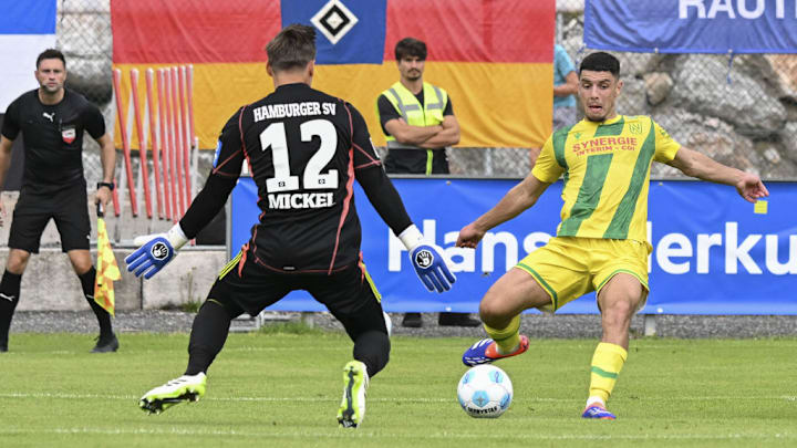 Mickel kam als dritter Torwart oftmals nur in Testspielen zum Einsatz (hier in der Saisonvorbereitung 2024 gegen den FC Nante