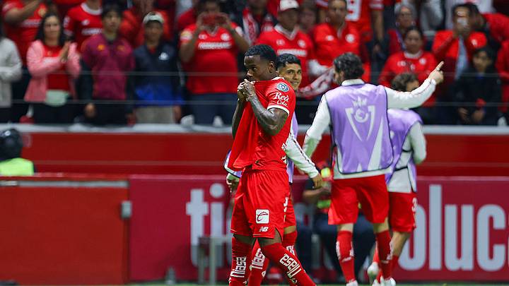 Helinho celebra su gol ante el LAFC