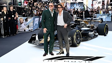 Brad Pitt, protagonista de la película de F1, junto a Tom Cruise.