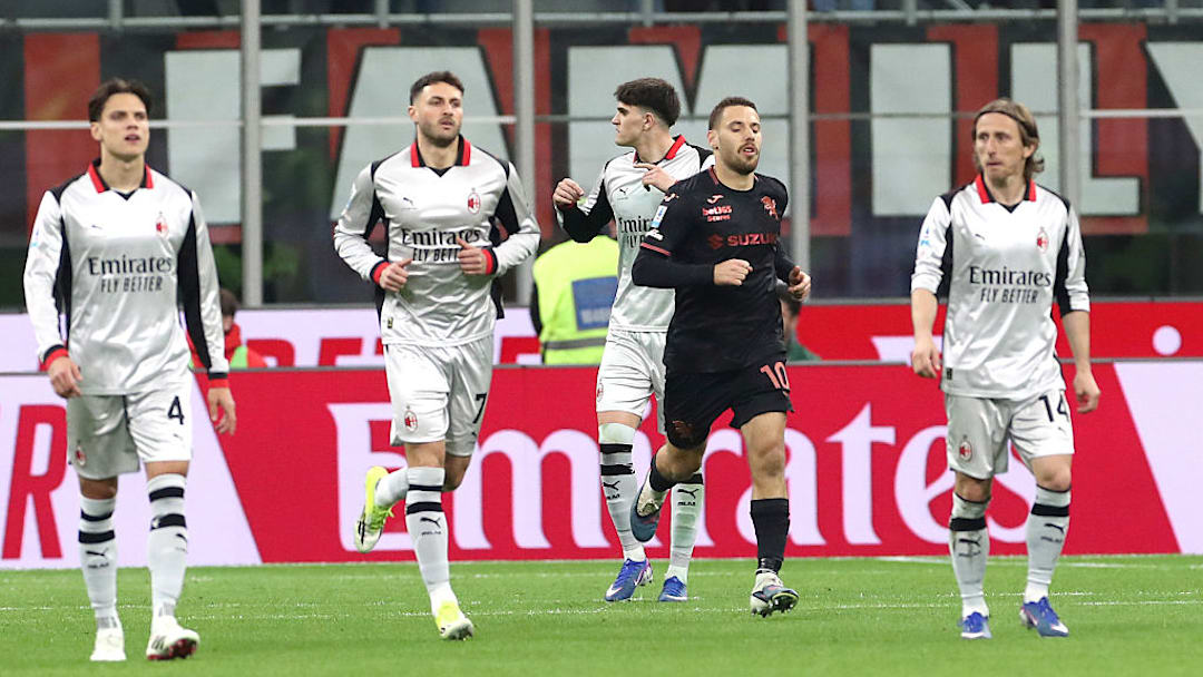 Santiago Gimenez regresó a la actividad con el AC Milan.