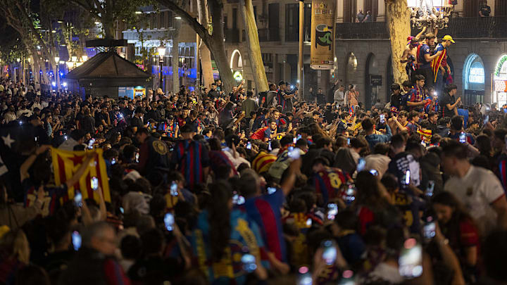 Barcelona fans celebrate 28th league title at Canaletes